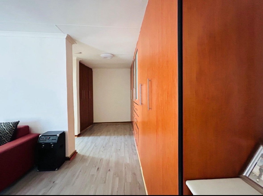 5 Bedroom Property for Sale in Beacon Bay Eastern Cape